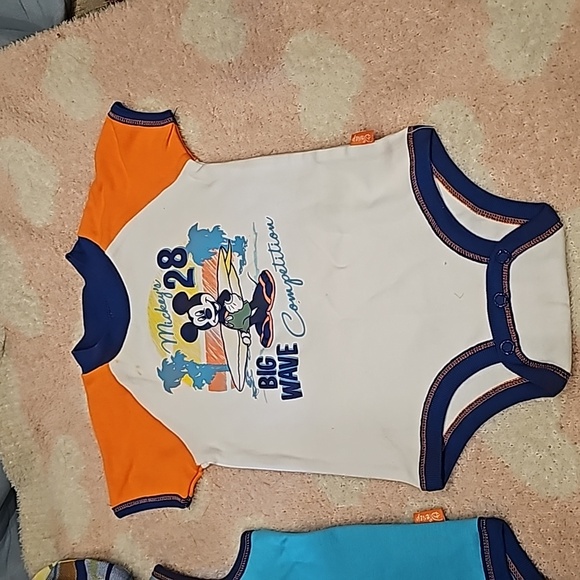 F Mickey Mouse Set of 2 bundled shorts and shirts 3 to 6 mos N W/o tags Disney - Picture 6 of 12
